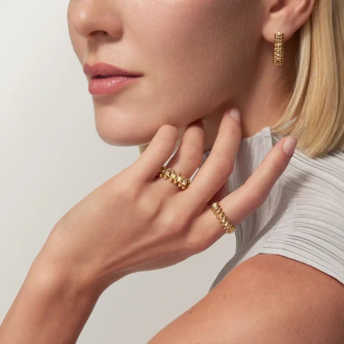 Anello Clash De Cartier, modello medio