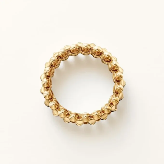Anello Clash De Cartier, modello medio
