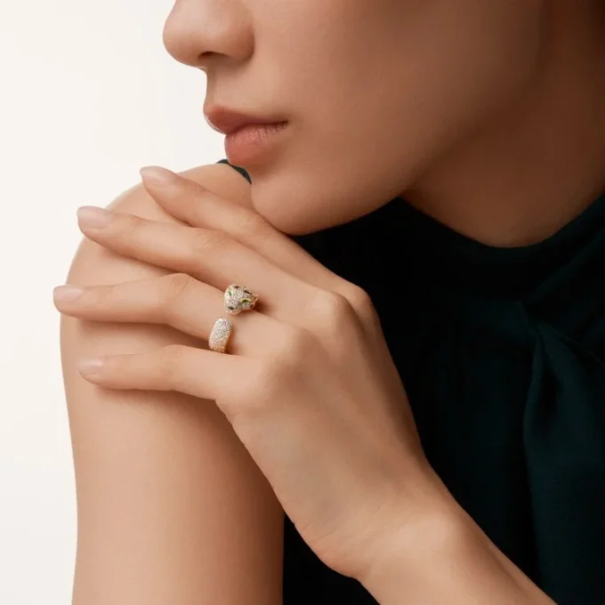 Anello Panthere De Cartier, modello medio, pavé
