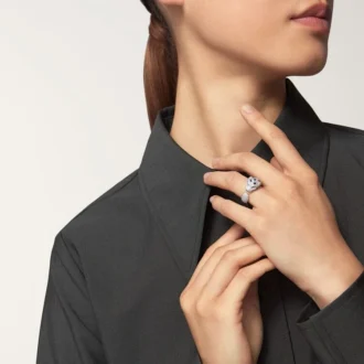 Anello Panthere De Cartier, modello medio, semi-pavé