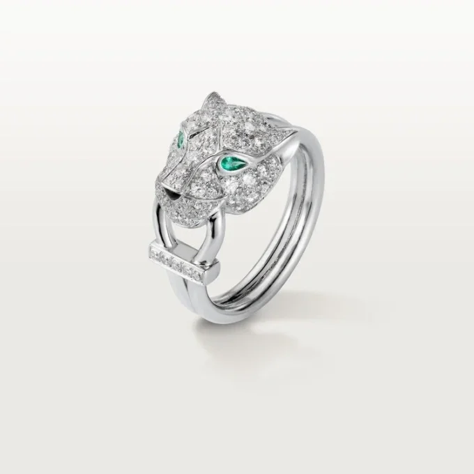 Anello Panthere De Cartier – Oro bianco, diamanti, smeraldi, onice – Cartier