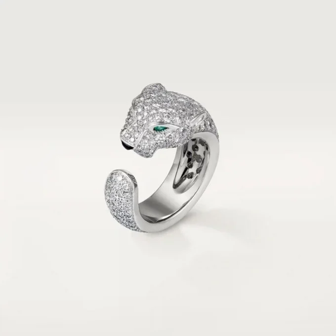 Anello Panthere De Cartier – Oro bianco, diamanti, smeraldi, onice – Cartier
