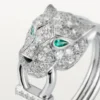 Anello Panthere De Cartier – Oro bianco, diamanti, smeraldi, onice – Cartier