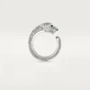 Anello Panthere De Cartier – Oro bianco, diamanti, smeraldi, onice – Cartier