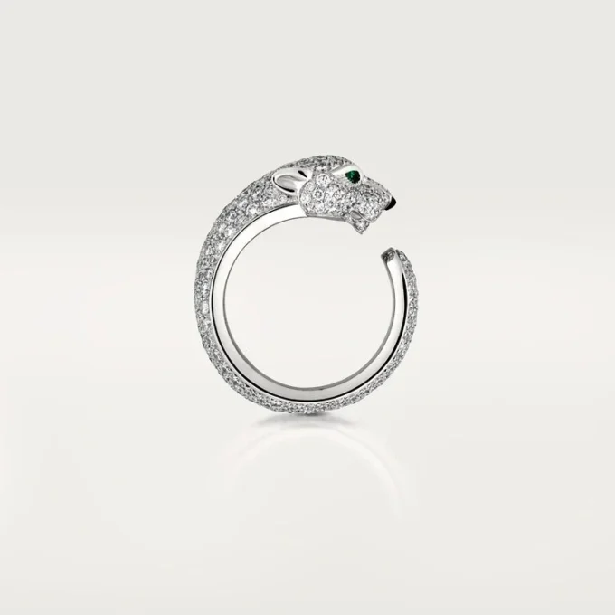 Anello Panthere De Cartier – Oro bianco, diamanti, smeraldi, onice – Cartier