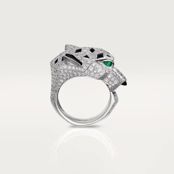 Anello Panthere De Cartier – Oro bianco, diamanti, smeraldi, onice – Cartier