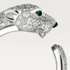 Anello Panthere De Cartier – Oro bianco, diamanti, smeraldi, onice – Cartier