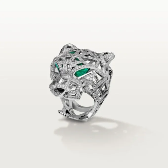 Anello Panthere De Cartier – Oro bianco, smeraldi, onice, diamanti – Cartier