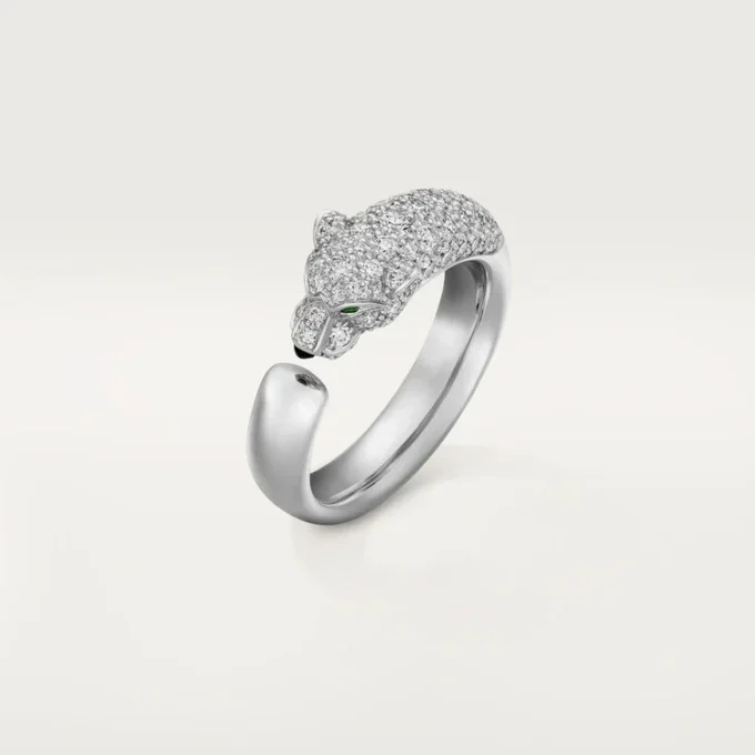 Anello Panthere De Cartier – Oro bianco, smeraldi, onice, diamanti – Cartier