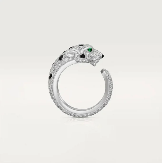 Anello Panthere De Cartier – Oro bianco, smeraldi, onice, diamanti – Cartier