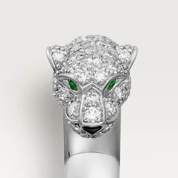 Anello Panthere De Cartier – Oro bianco, smeraldi, onice, diamanti – Cartier