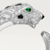 Anello Panthere De Cartier – Oro bianco, smeraldi, onice, diamanti – Cartier