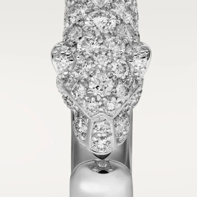 Anello Panthere De Cartier – Oro bianco, smeraldi, onice, diamanti – Cartier