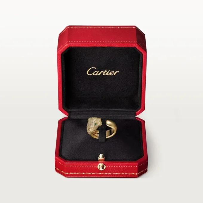 Anello Panthere De Cartier – Oro giallo, diamanti, smeraldi, onice – Cartier