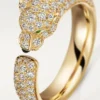 Anello Panthere De Cartier – Oro giallo, smeraldi, onice, diamanti – Cartier