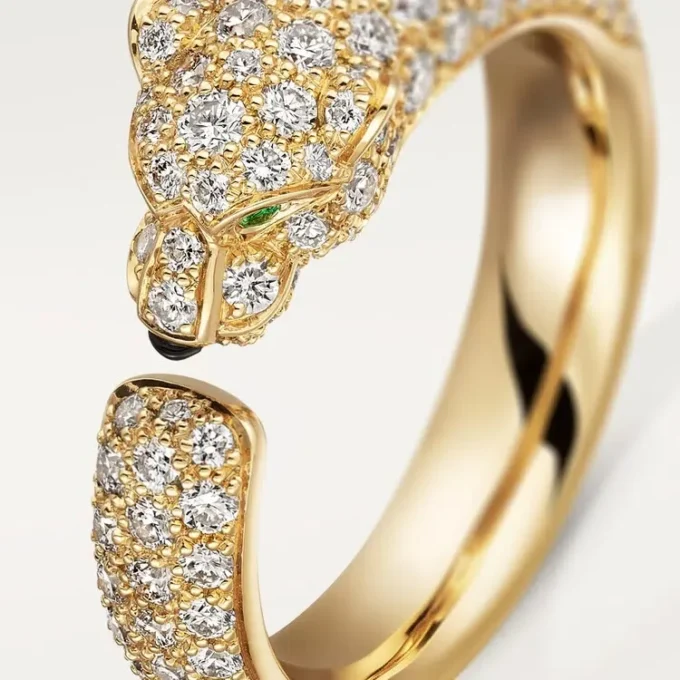 Anello Panthere De Cartier – Oro giallo, smeraldi, onice, diamanti – Cartier