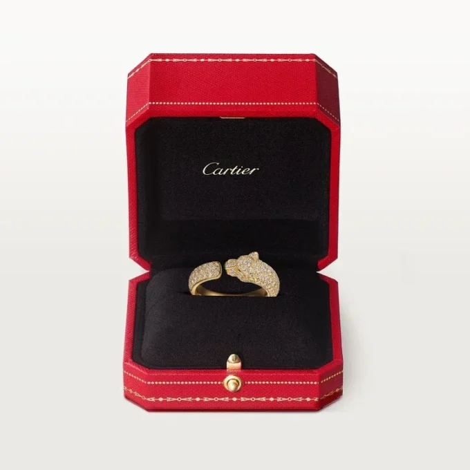 Anello Panthere De Cartier – Oro giallo, smeraldi, onice, diamanti – Cartier