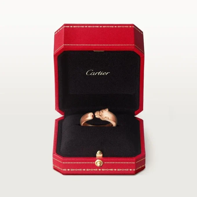 Anello Panthere De Cartier – Oro rosa, granati tsavoriti, onice – Cartier