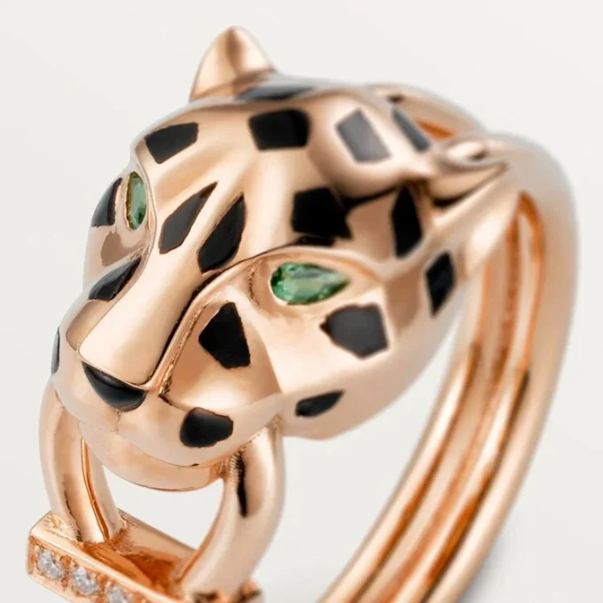Anello Panthere De Cartier – Oro rosa, granati tsavoriti, onice, lacca nera, diamanti – Cartier