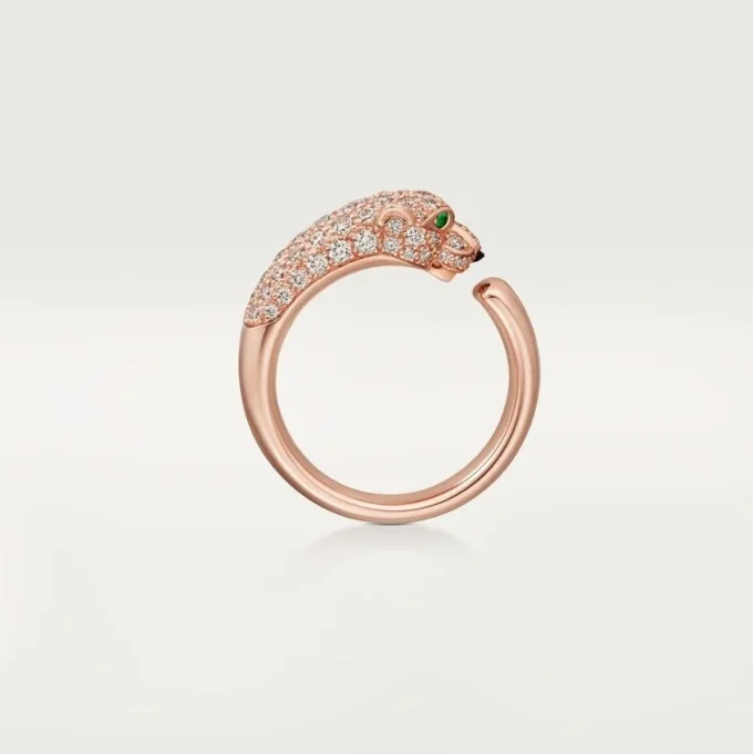 Anello Panthere De Cartier – Oro rosa, onice, smeraldi, diamanti – Cartier