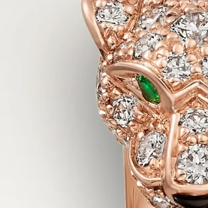 Anello Panthere De Cartier – Oro rosa, onice, smeraldi, diamanti – Cartier