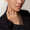 Anello Trinity a due dita, laccato, pavé