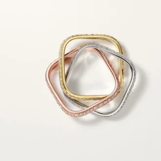 Anello Trinity Cushion, modello classico, pavé