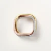 Anello Trinity, forma a cuscino, modello medio, mezzo pavé