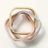 Anello Trinity, forma a cuscino, modello medio, mezzo pavé