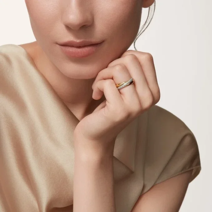 Anello Trinity, modello piccolo, semi-pavé