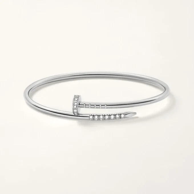Bracciale Juste Un Clou, modello piccolo, diamanti incastonati a rovescio