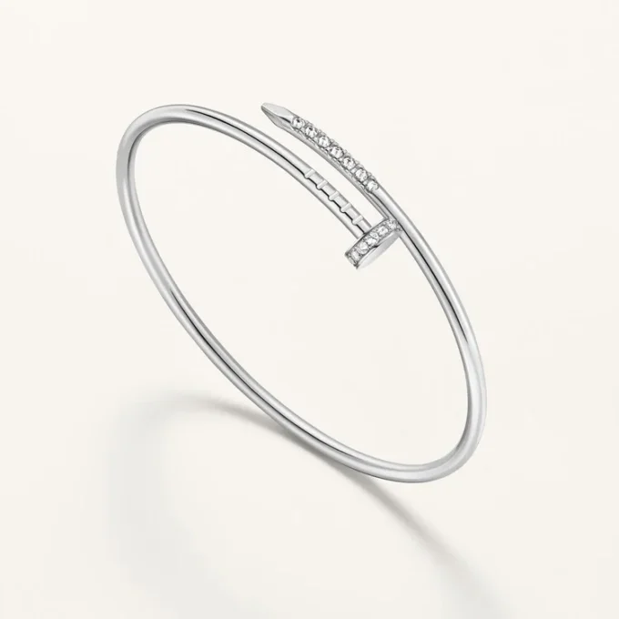 Bracciale Juste Un Clou, modello piccolo, diamanti incastonati a rovescio