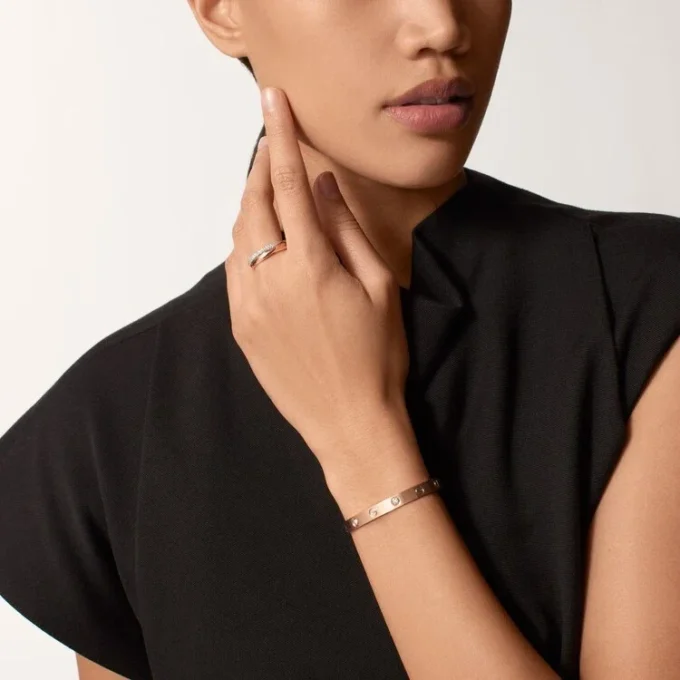 Bracciale Love, modello classico, satinato, 4 diamanti