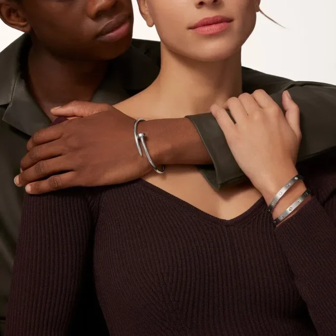 Bracciale Love, modello classico, satinato, 4 diamanti
