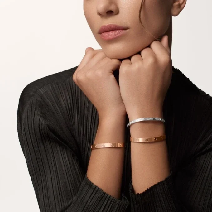 Bracciale Love, modello classico, satinato, 4 diamanti