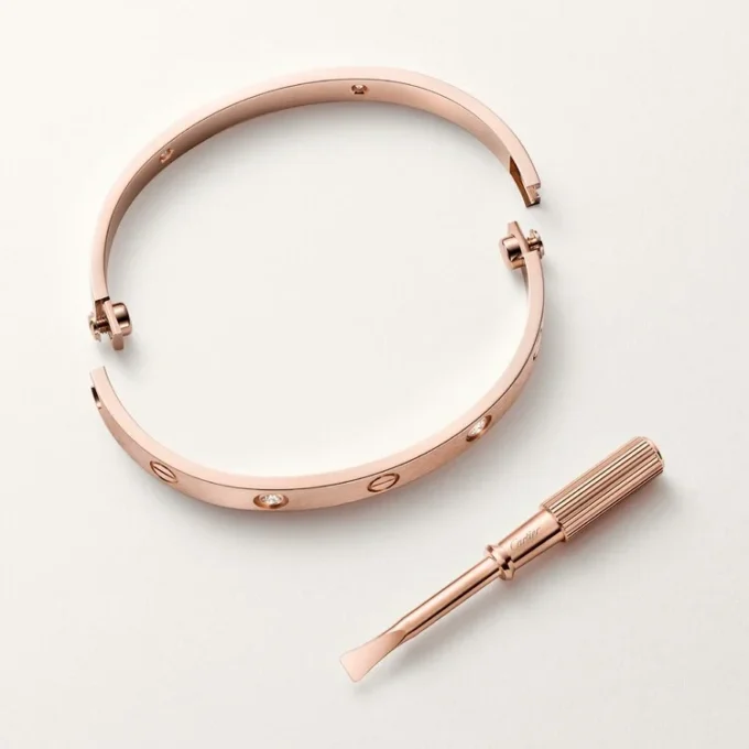 Bracciale Love, modello classico, satinato, 4 diamanti