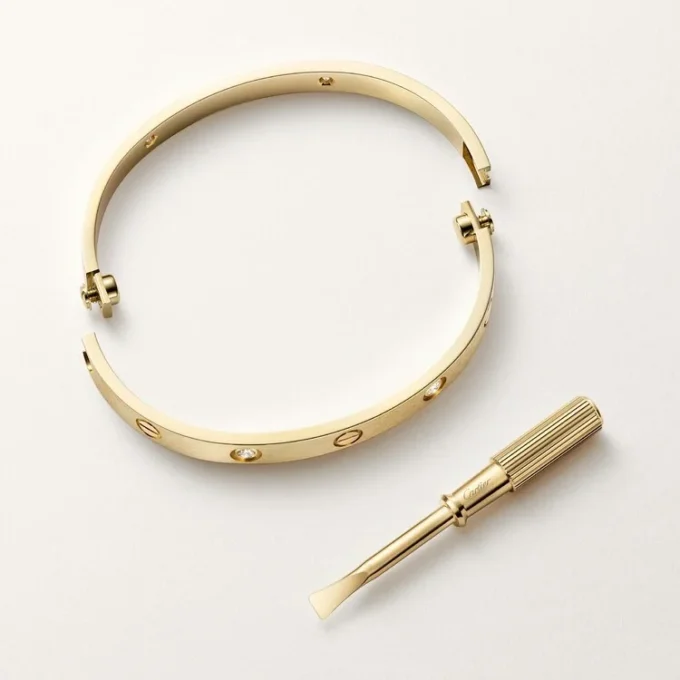 Bracciale Love, modello classico, satinato, 4 diamanti