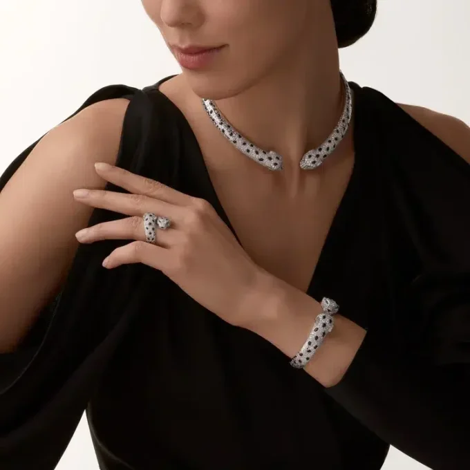 Collana Torque Panthere De Cartier, articolata, con pavé