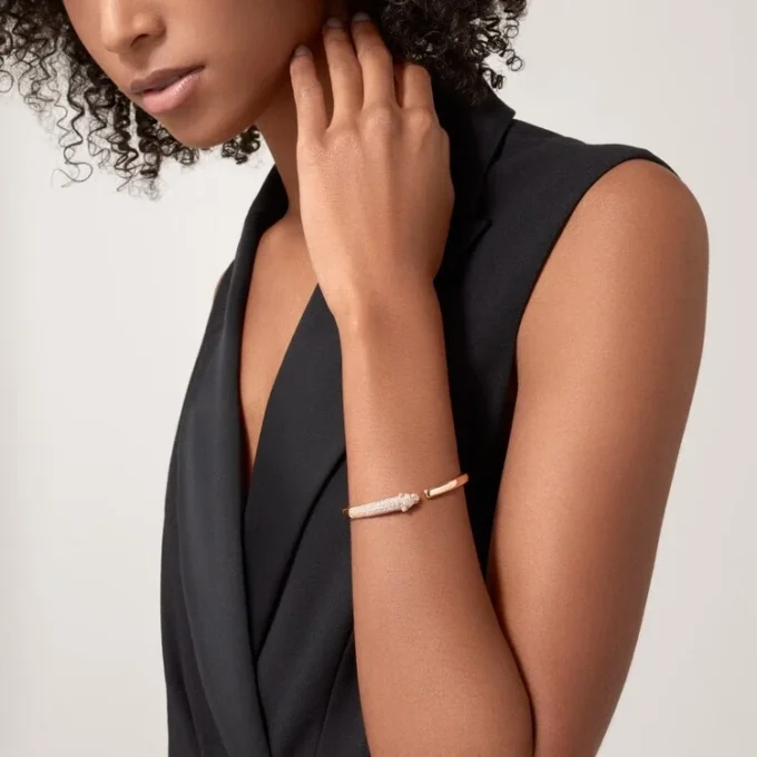 Bracciale Panthere De Cartier, modello piccolo, semi-pavé