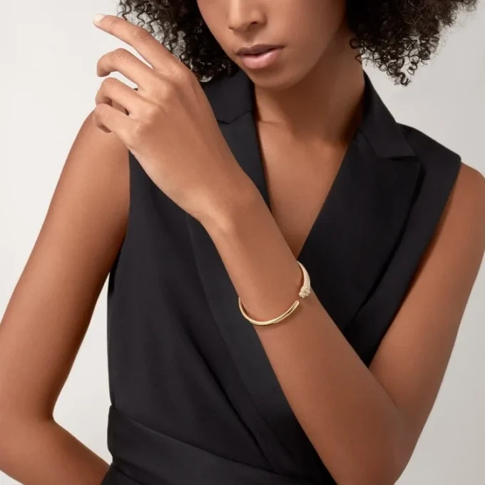 Bracciale Panthere De Cartier, modello piccolo, semi-pavé