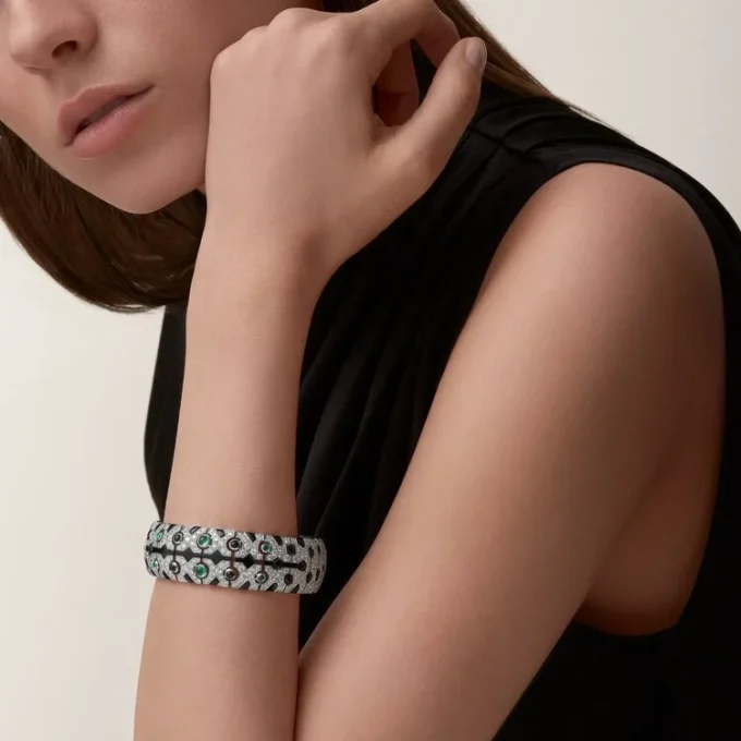 Bracciale rigido Panthere De Cartier, smeraldo, pavé