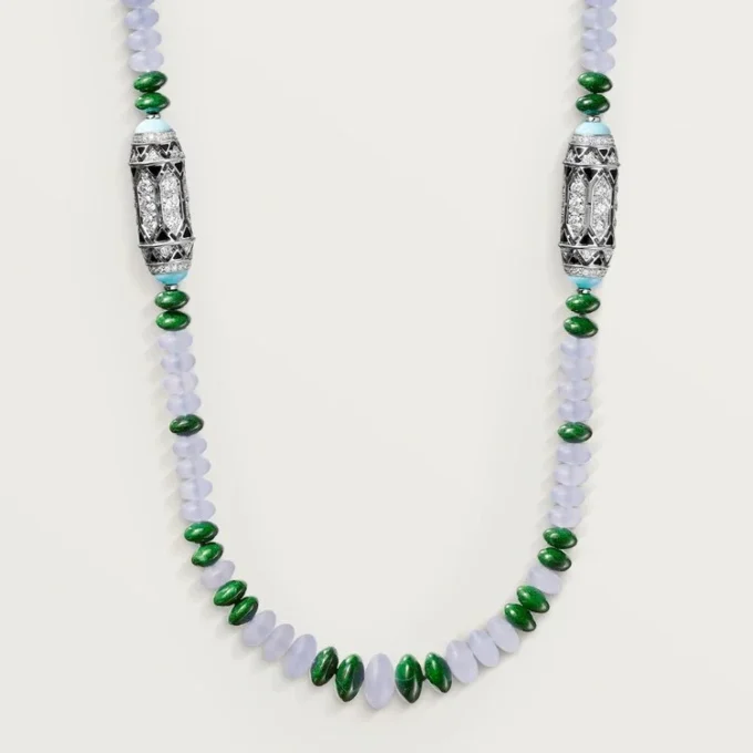 Collana di alta gioielleria – Oro bianco, calcedonio, skarn, turchese, lacca nera, diamanti – Cartier