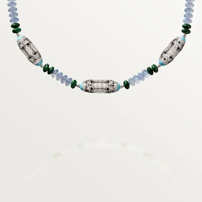 Collana di alta gioielleria – Oro bianco, calcedonio, skarn, turchese, lacca nera, diamanti – Cartier