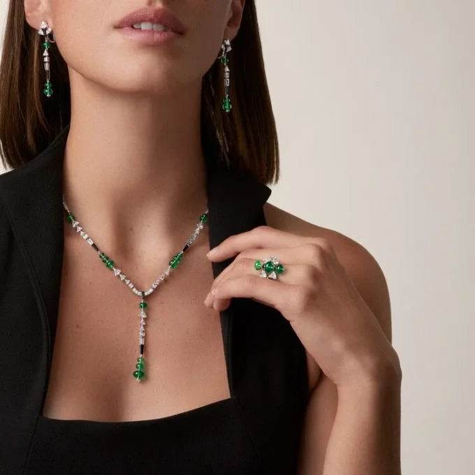 Collana En Equilibre, smeraldo, pavé