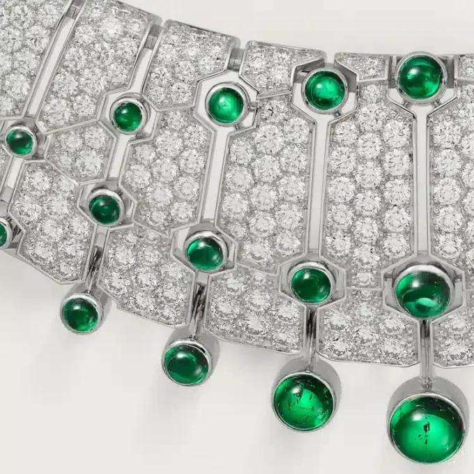 Collana Le Voyage Recommence, smeraldi, pavé
