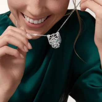 Collana Panthere De Cartier – Oro bianco, smeraldi, diamanti, onice – Cartier