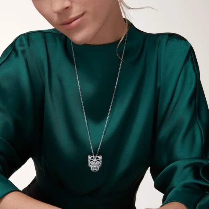 Collana Panthere De Cartier – Oro bianco, smeraldi, diamanti, onice – Cartier