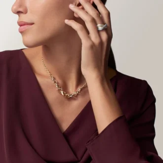 Anello Trinity, forma a cuscino, modello grande, pavé