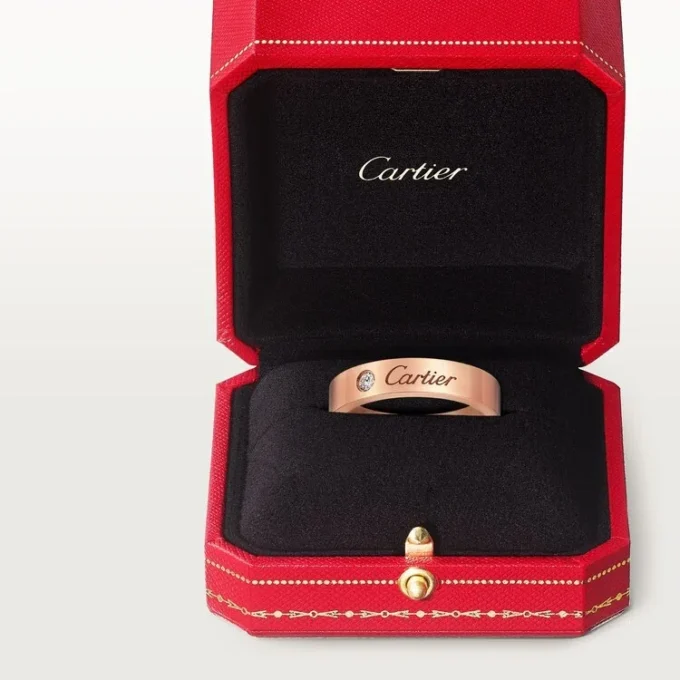 Fede nuziale C De Cartier – Oro rosa, diamanti – Cartier
