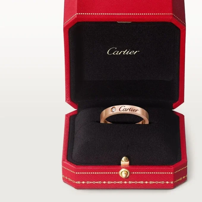 Fede nuziale C De Cartier – Oro rosa, diamanti – Cartier